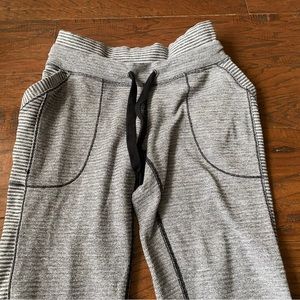 Lululemon Base Runner Pant *Mini Check Pique White Heathered Black* Size 2